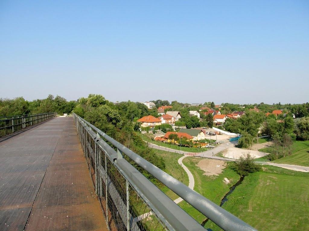 Pontis Hotel Biatorbagy Bagian luar foto