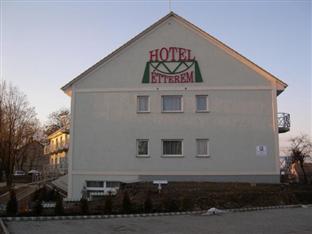 Pontis Hotel Biatorbagy Bagian luar foto